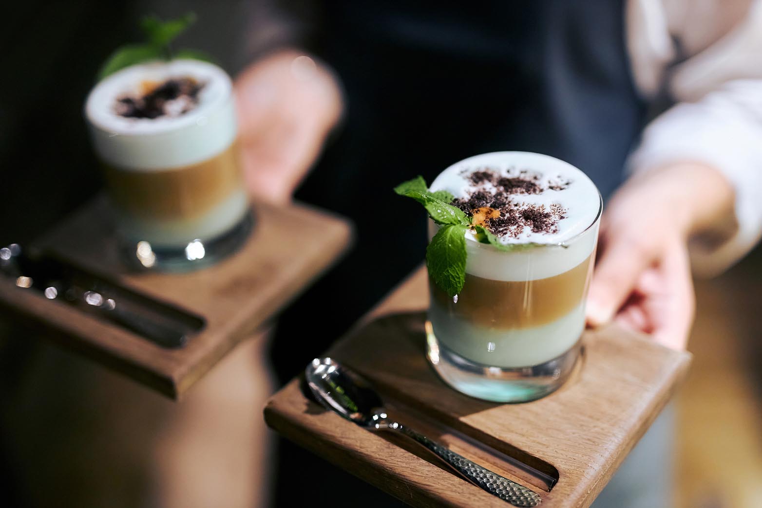 místo, kde se dobře žije – servírování kávy